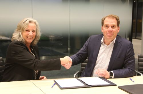 Richard de Maar (BU-directeur Gom) en Betty van Haandel (Manager Service Center Facilitair Port of Rotterdam).