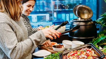 Met ons buffet is er voor iedereen wat lekkers, want we hebben aan iedereen gedacht: van vegans tot halal vleeseters, van fitgirls tot cheat meal lovers.